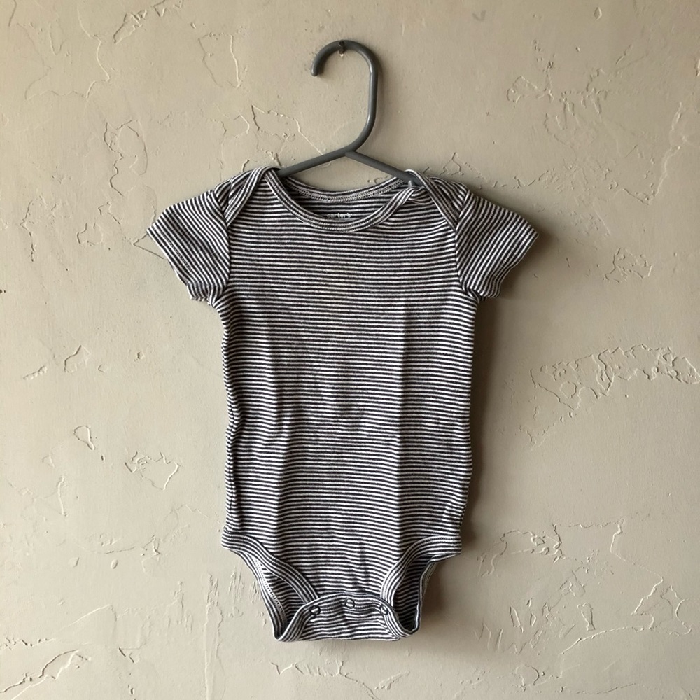 Two Carter’s Outfits - Picture 6 of 8